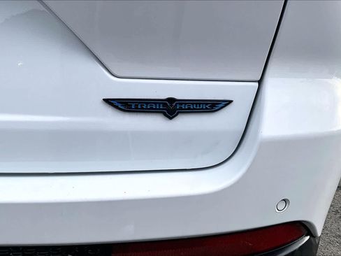 Used 2023 Jeep Grand Cherokee Trailhawk image 7