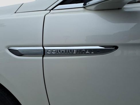Used 2017 Lincoln Continental Premiere image 7
