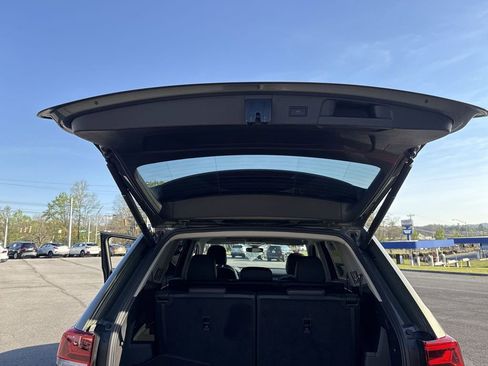 Used 2025 Volkswagen Atlas Peak Edition SE AWD/4WD image 45