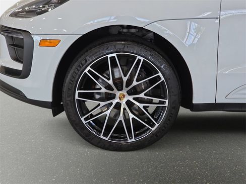 Used 2022 Porsche Macan image 31