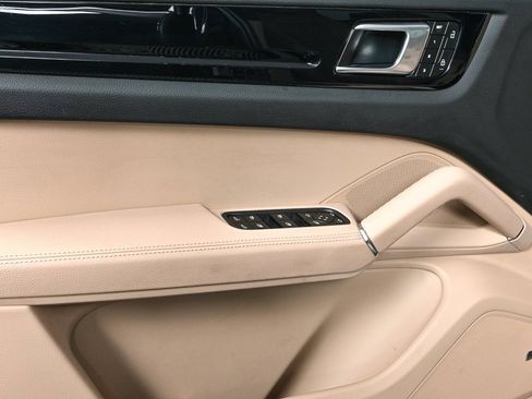 Used 2023 Porsche Cayenne Coupe w/ Premium Package image 6