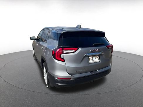 Used 2024 GMC Terrain SLE image 11