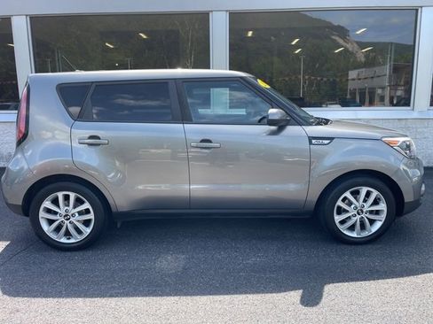Used 2019 Kia Soul + image 4