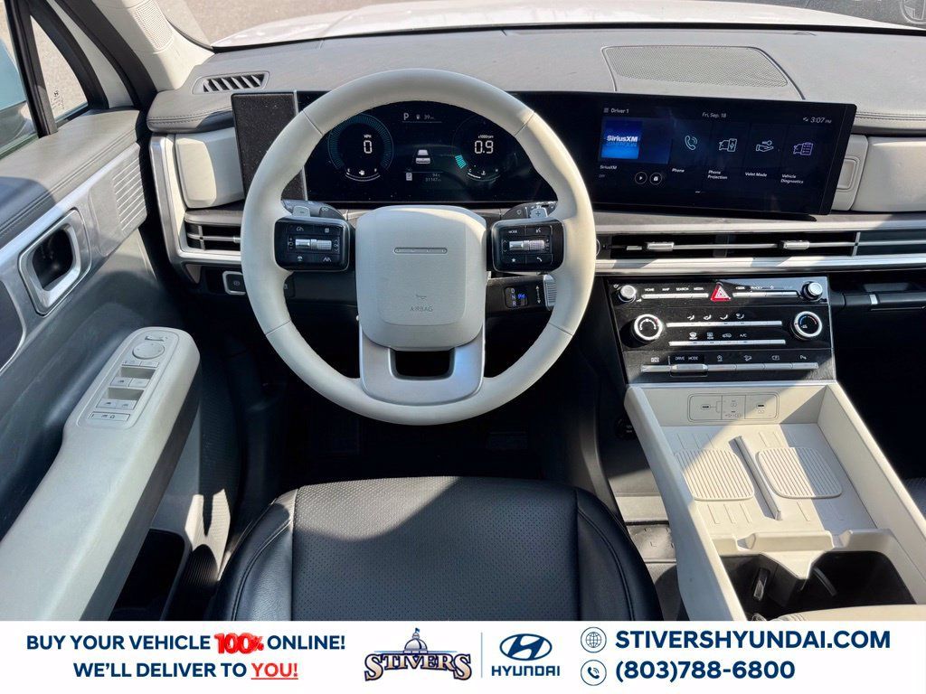 Used 2024 Hyundai Santa Fe SE FWD image 2