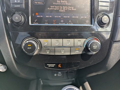 Used 2020 Nissan Rogue S FWD image 19