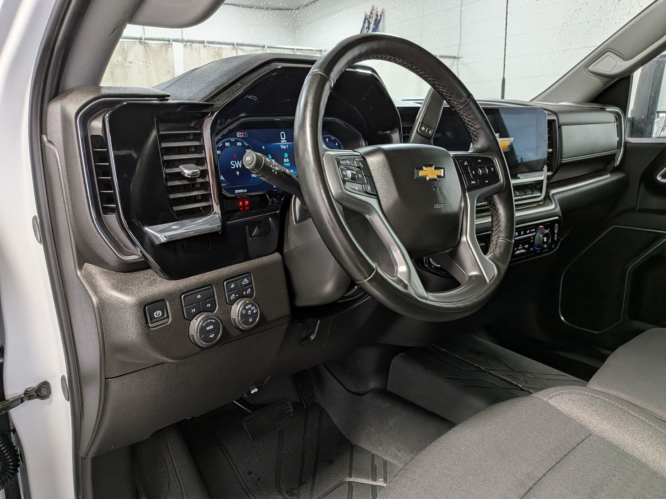 Used 2025 Chevrolet Silverado 3500 LT w/ Safety Package AWD/4WD image 15