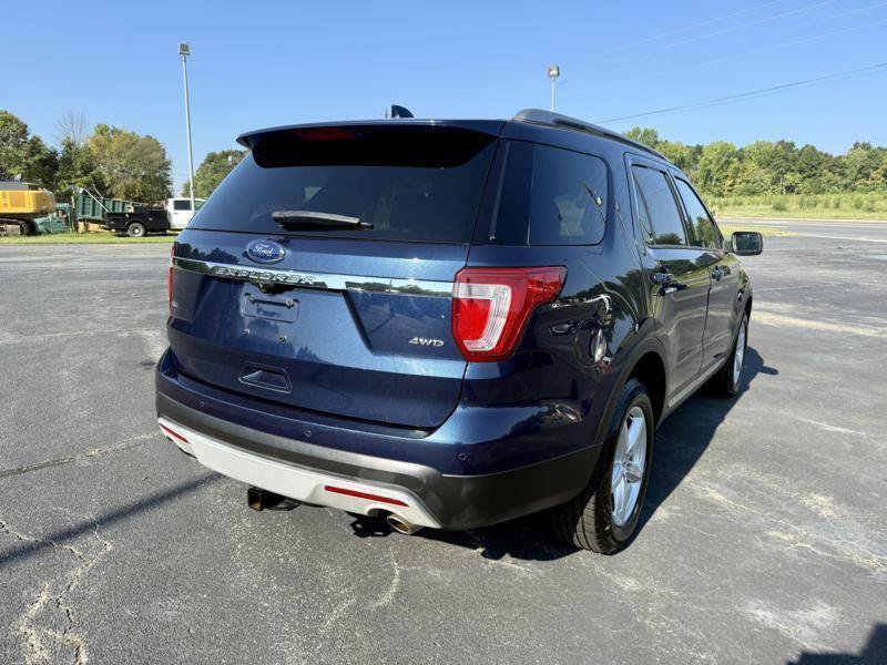 Used 2016 Ford Explorer XLT w/ Equipment Group 202A AWD/4WD image 4