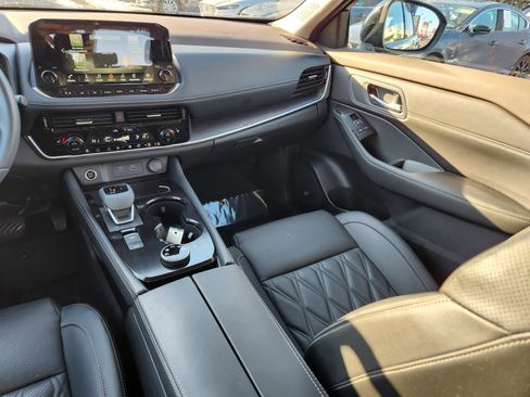 Certified 2021 Nissan Rogue Platinum image 15