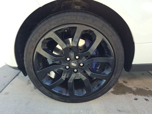 Used 2017 Land Rover Range Rover HSE image 10