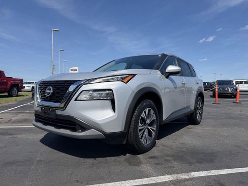 Used 2023 Nissan Rogue SV FWD image 3