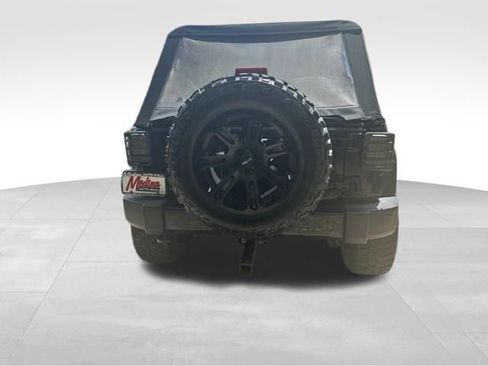 Used 2017 Jeep Wrangler Unlimited Sahara w/ Connectivity Group AWD/4WD image 6
