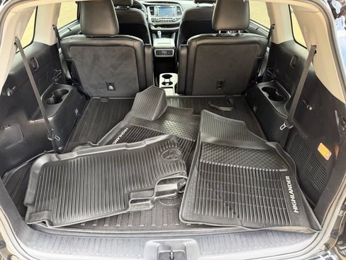 Used 2019 Toyota Highlander XLE AWD/4WD image 26