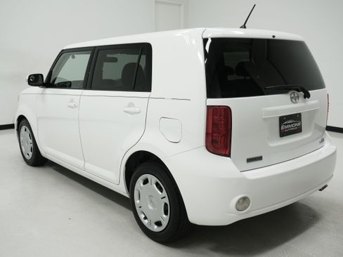 Used 2008 Scion xB FWD image 6