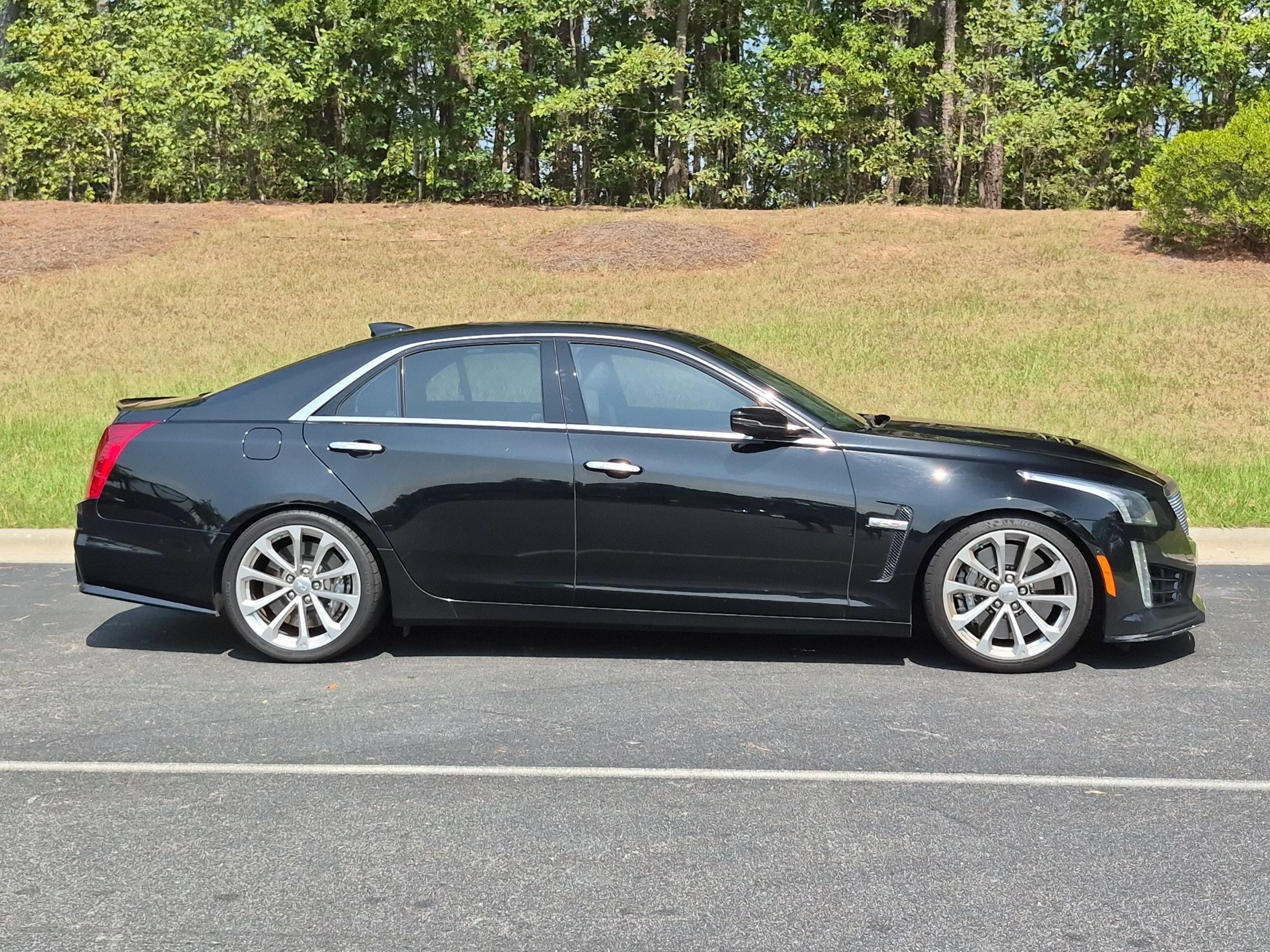 Used 2016 Cadillac CTS V w/ Luxury Package RWD image 21