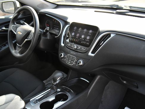 Used 2024 Chevrolet Malibu LT image 41
