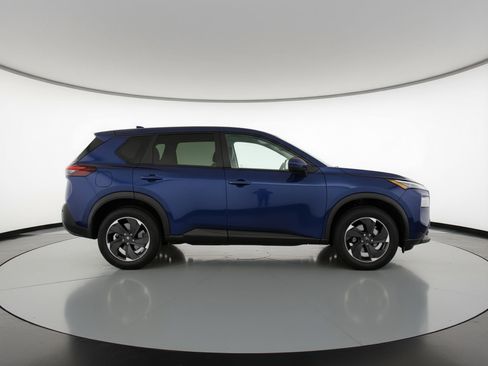 Used 2025 Nissan Rogue SV FWD image 11