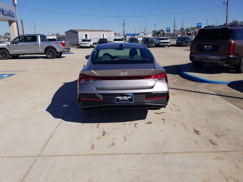 New 2026 Hyundai Elantra SE image 6