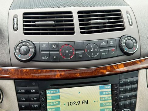 Used 2005 Mercedes-Benz E 320 Sedan image 29