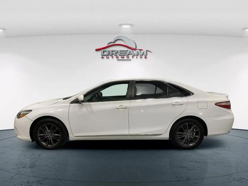 Used 2017 Toyota Camry SE w/ Moonroof Package FWD image 15