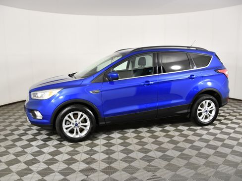Used 2017 Ford Escape SE w/ Equipment Group 201A AWD/4WD image 9