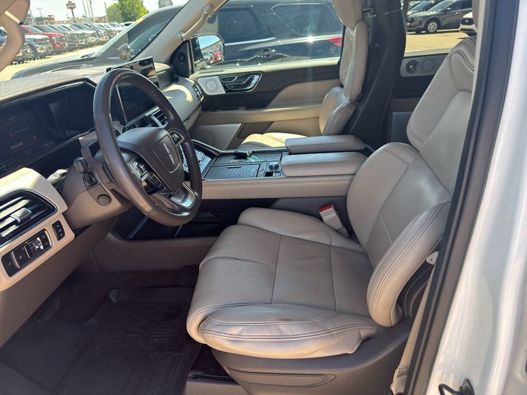 Used 2022 Lincoln Navigator Reserve AWD/4WD image 11