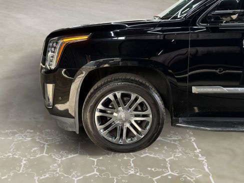 Used 2018 Cadillac Escalade ESV 4WD image 14