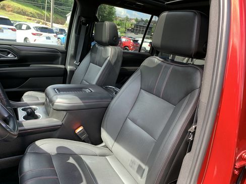 Used 2024 Chevrolet Suburban RST w/ Luxury Package RWD image 21