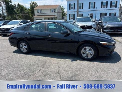 Certified 2024 Hyundai Elantra SE FWD image 6