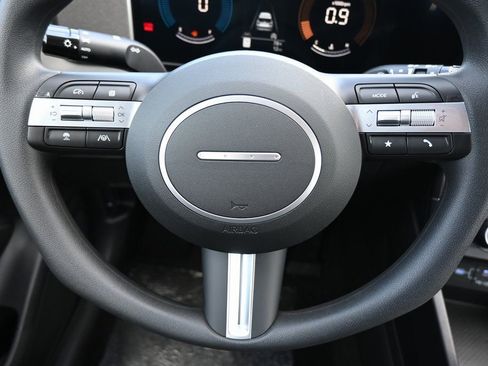 Used 2025 Hyundai Tucson SE image 11