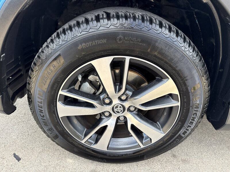 Used 2018 Toyota RAV4 XLE w/ Carpet Mat Package FWD image 16