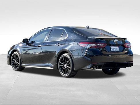 Used 2022 Toyota Camry XSE FWD image 3