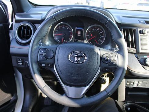 Used 2017 Toyota RAV4 SE image 16