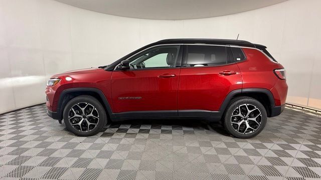 Used 2025 Jeep Compass Limited AWD/4WD image 6