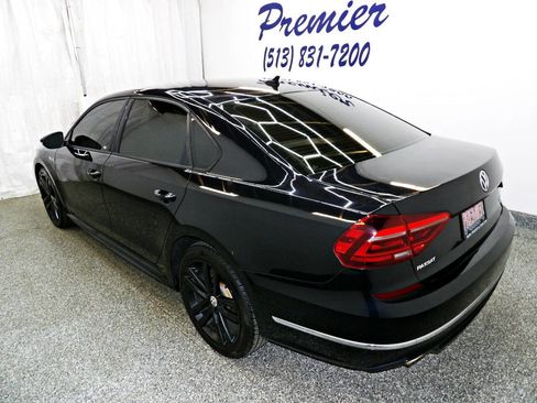 Used 2018 Volkswagen Passat 2.0T R-Line w/ R-Line Lighting Package image 4