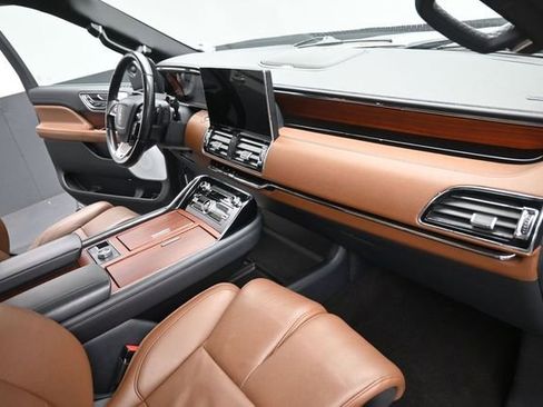 Certified 2023 Lincoln Navigator Reserve AWD/4WD image 31