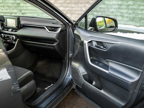 Used 2019 Toyota RAV4 LE image 15