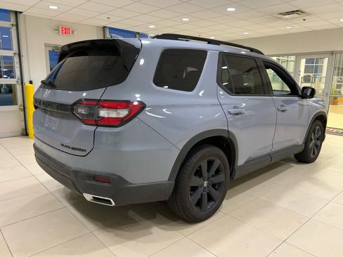 Used 2025 Honda Pilot Black Edition image 5