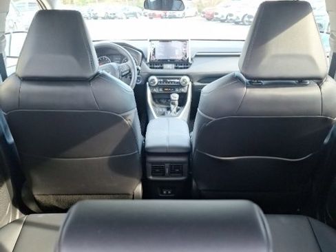 Used 2021 Toyota RAV4 XLE Premium image 8