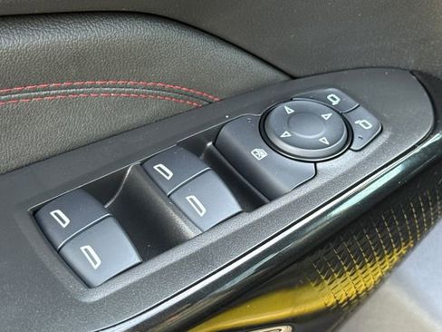 Used 2024 Chevrolet Trax RS w/ Sunroof Package FWD image 21
