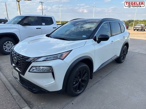 Used 2023 Nissan Rogue SV w/ SV Premium B Package image 1