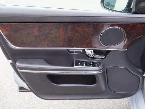 Used 2011 Jaguar XJ RWD image 13