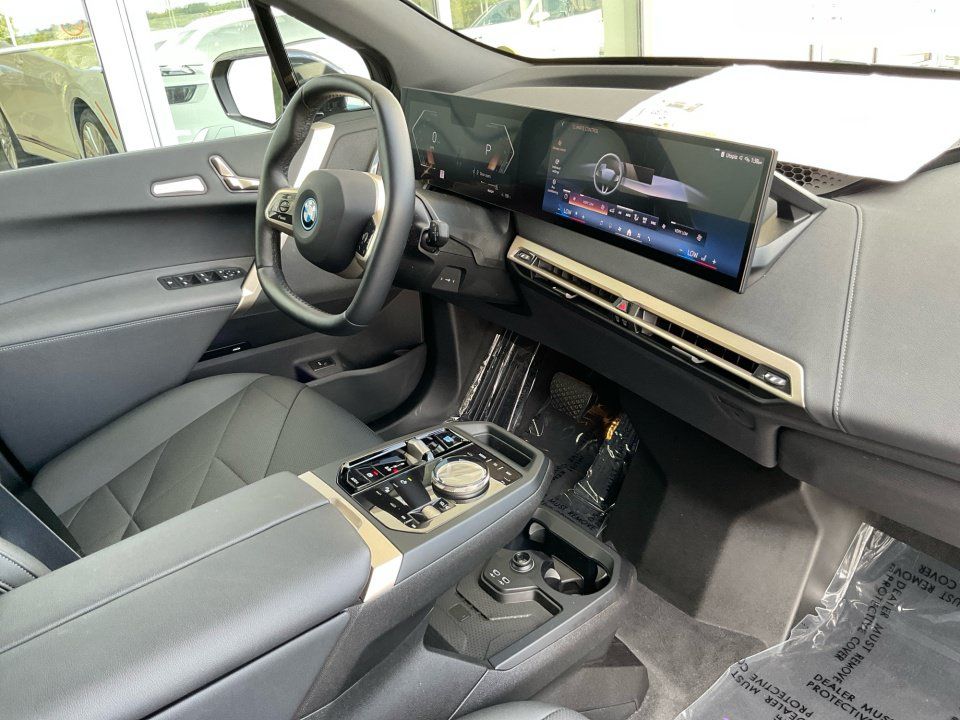 Used 2024 BMW iX xDrive50 w/ Premium Package AWD/4WD image 32