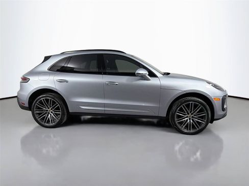 Certified 2026 Porsche Macan AWD/4WD image 8