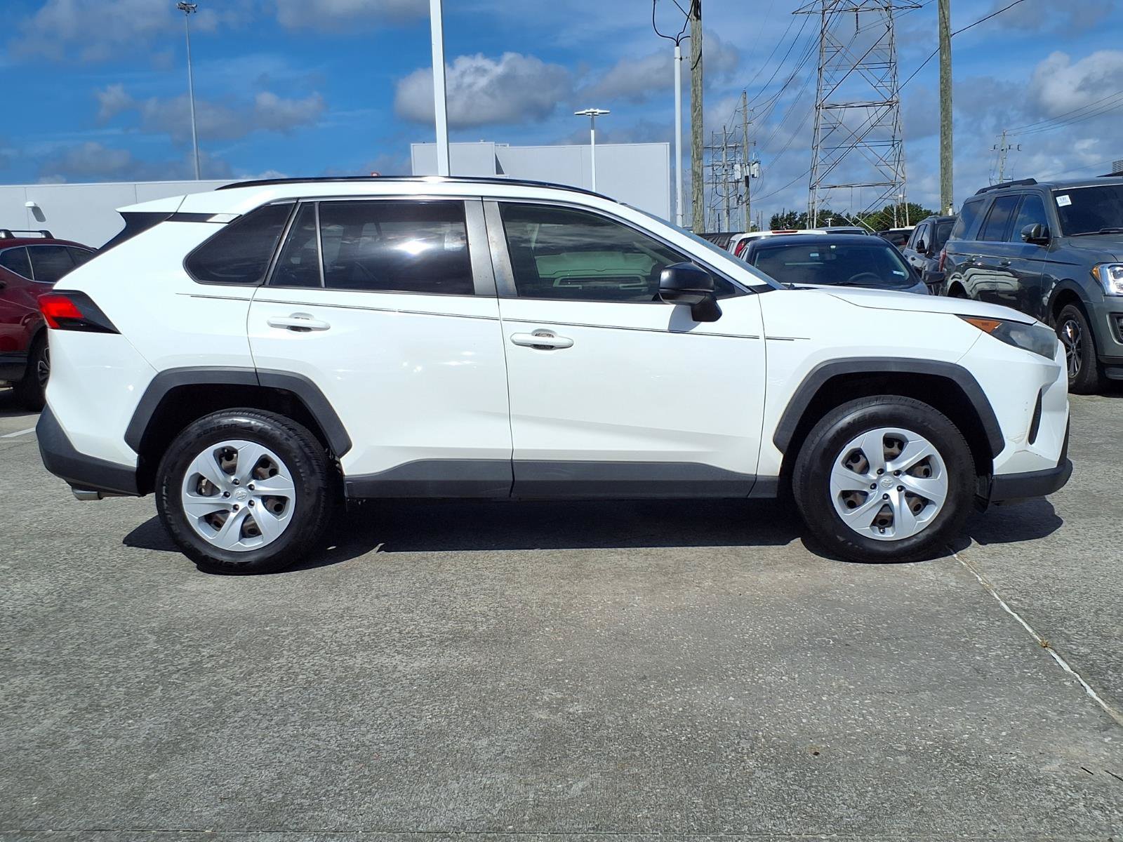 Used 2019 Toyota RAV4 LE FWD image 25
