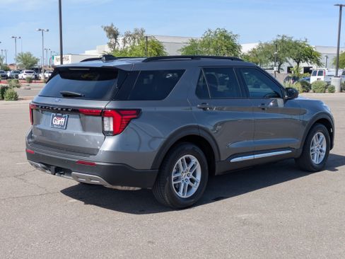 Used 2025 Ford Explorer Active w/ Active Comfort Package RWD image 6