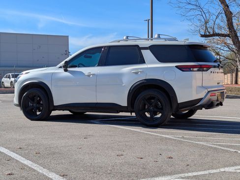 Used 2023 Nissan Pathfinder SL w/ Lighting Package (N92) image 6