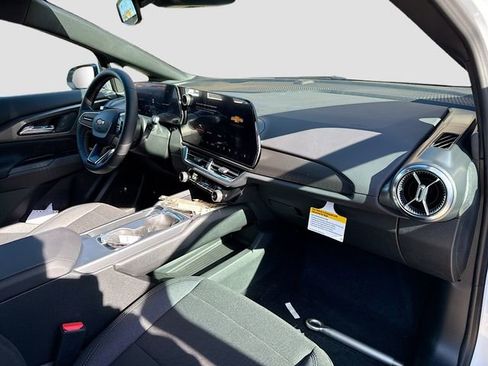 New 2026 Chevrolet Equinox EV LT image 29