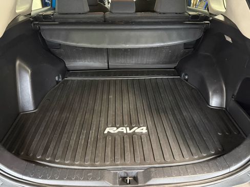Used 2019 Toyota RAV4 LE w/ All Weather Liner Package AWD/4WD image 23