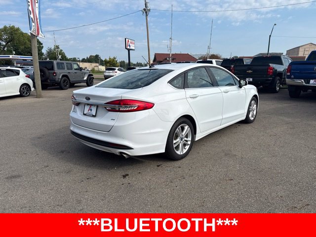Used 2018 Ford Fusion SE w/ Fusion SE Technology Package FWD image 3