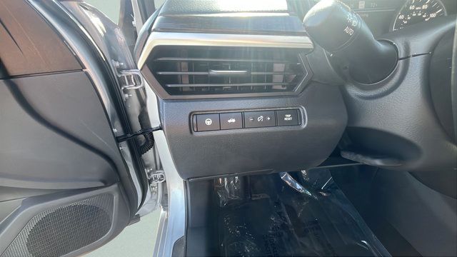 Used 2025 Nissan Altima 2.5 SL FWD image 11